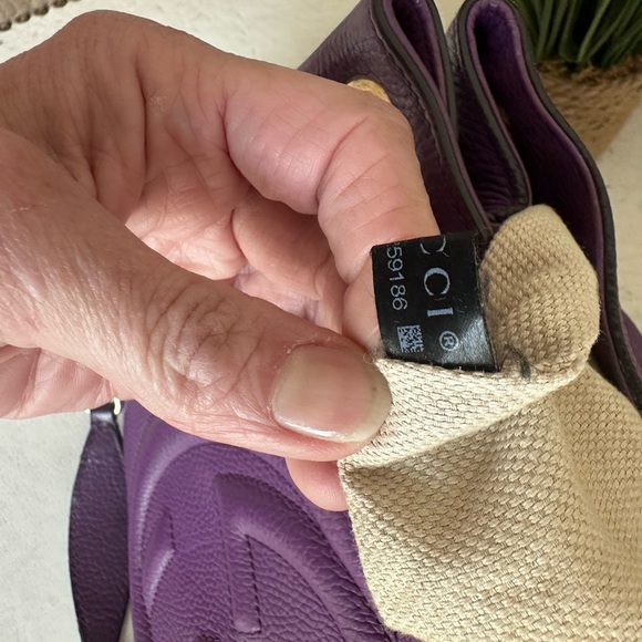 Gucci Soho Purple Pebbled Leather Shoulder Bag with Tassel and Chain Straps - Picture 2 of 11